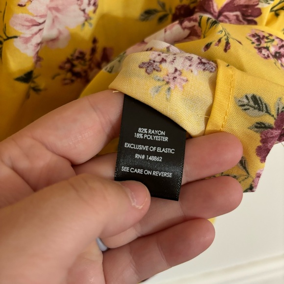 Torrid Size 1 Floral Yellow Challis Smocked 3/4 Sleeve Top - Picture 8 of 8